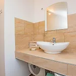 5 Bedroom Lovely In *