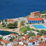 5 Bedroom Lovely In Raslina