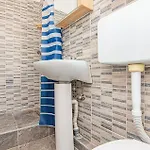 5 Bedroom Lovely In Appartamento