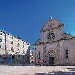 Appartamento 5 Bedroom Lovely In