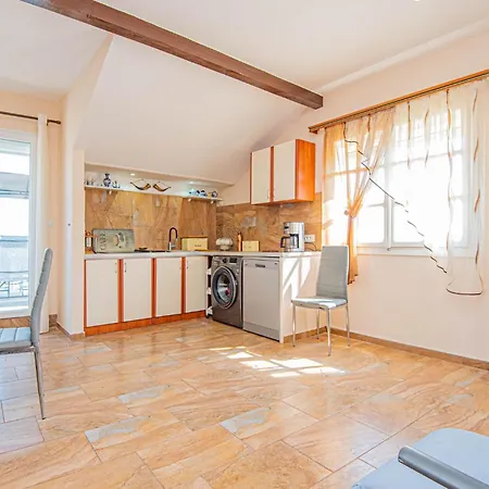 5 Bedroom Lovely In * Raslina