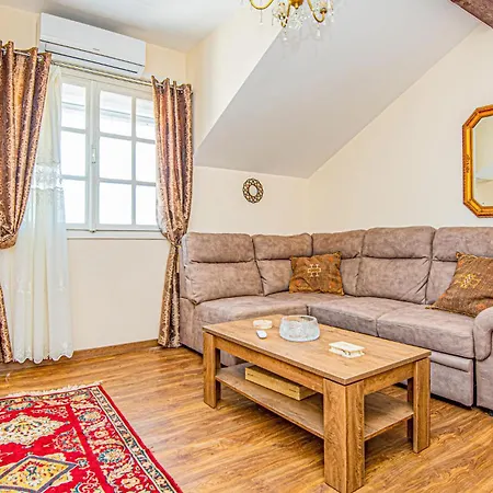 5 Bedroom Lovely In Apartmán *