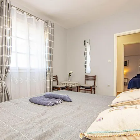 5 Bedroom Lovely In