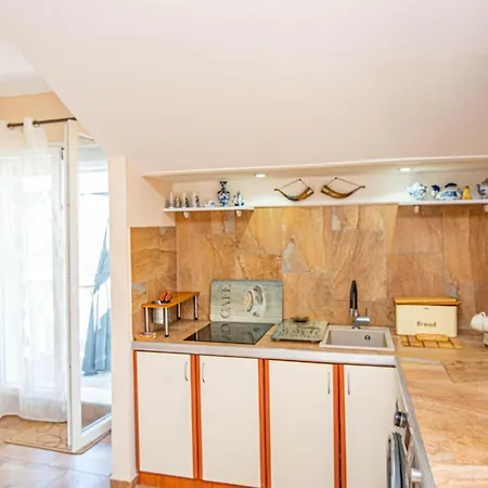 5 Bedroom Lovely In Raslina