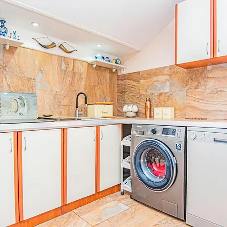 5 Bedroom Lovely In * Raslina