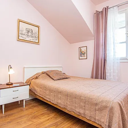 5 Bedroom Lovely In * Raslina