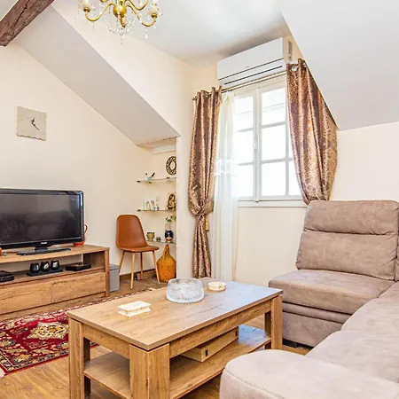 Amazing In With Kitchen Apartament