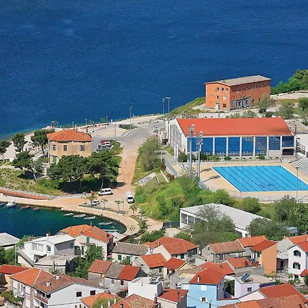 5 Bedroom Lovely In Raslina