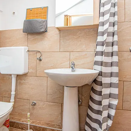 Amazing In With Kitchen Apartament Raslina