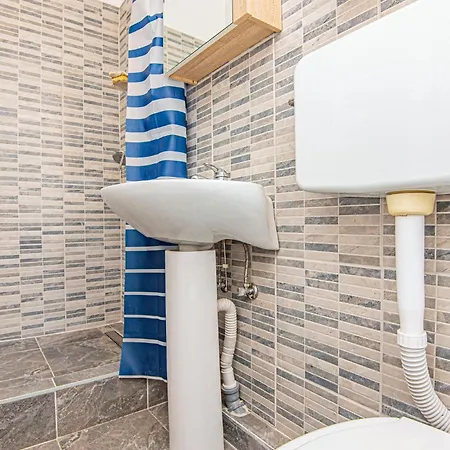 Amazing In With Kitchen Apartament