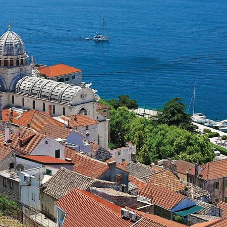 5 Bedroom Lovely In *