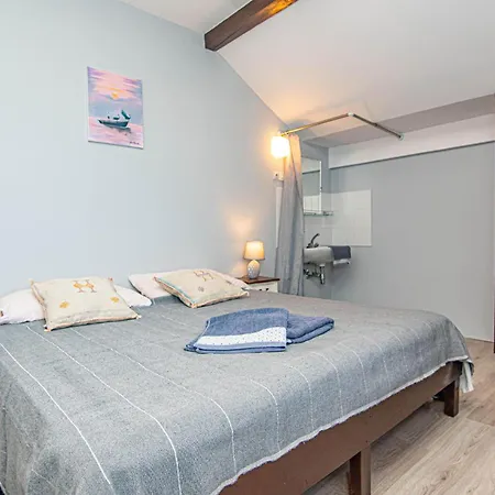 5 Bedroom Lovely In Raslina