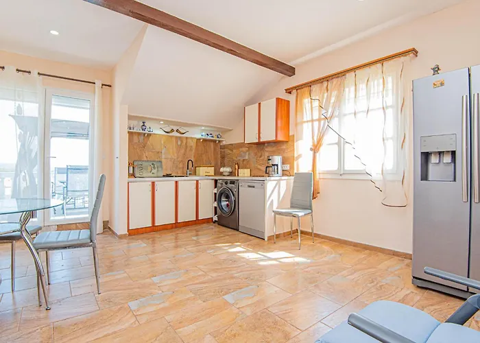 5 Bedroom Lovely In * Raslina