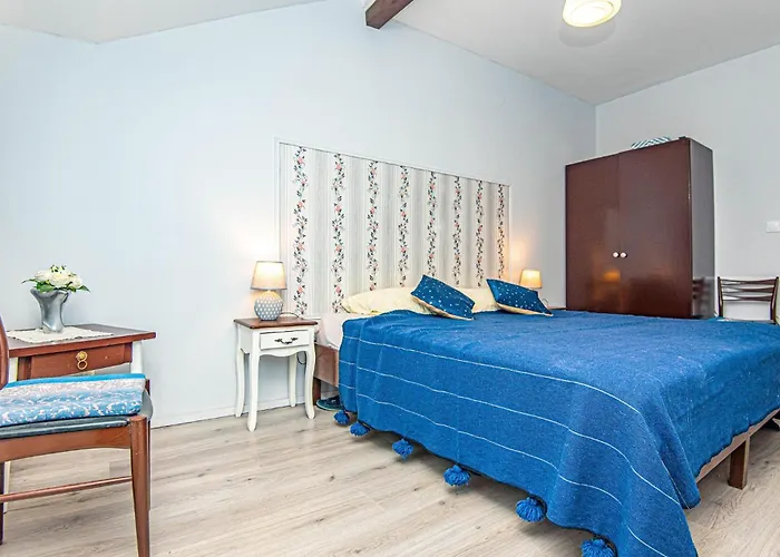 5 Bedroom Lovely In *