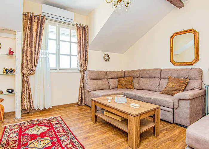 5 Bedroom Lovely In 아파트 *