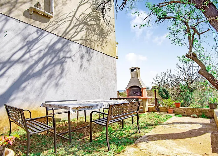 5 Bedroom Lovely In Apartment *