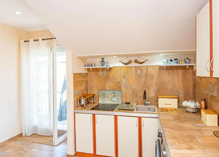 5 Bedroom Lovely In Raslina