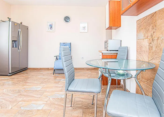 5 Bedroom Lovely In * Raslina