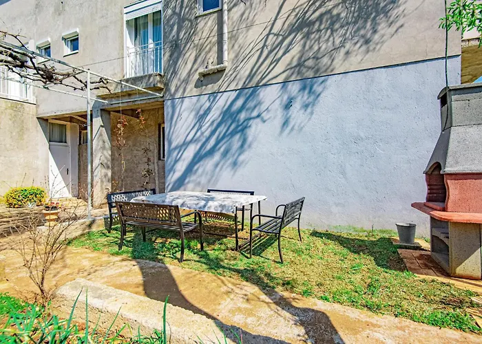 5 Bedroom Lovely In *