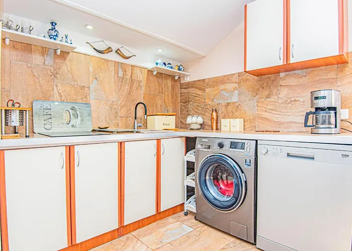 5 Bedroom Lovely In * Raslina