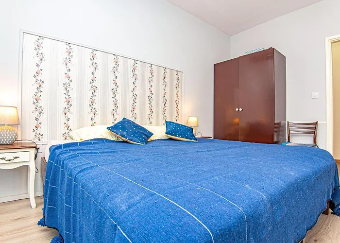 5 Bedroom Lovely In 아파트 *