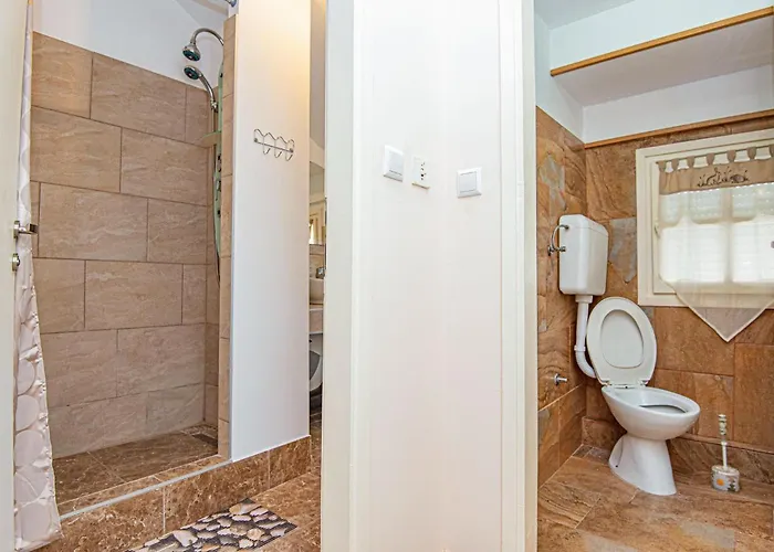 5 Bedroom Lovely In *