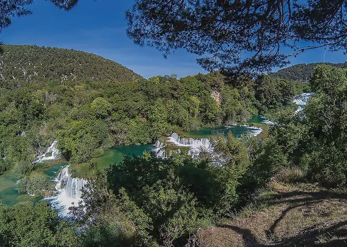 Apartment 5 Bedroom Lovely In *